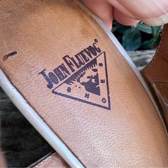 John Fluevog 8.5 M Prodigy Taupe Patent Leather Slingback Pumps Shoes Peru - Picture 7 of 14